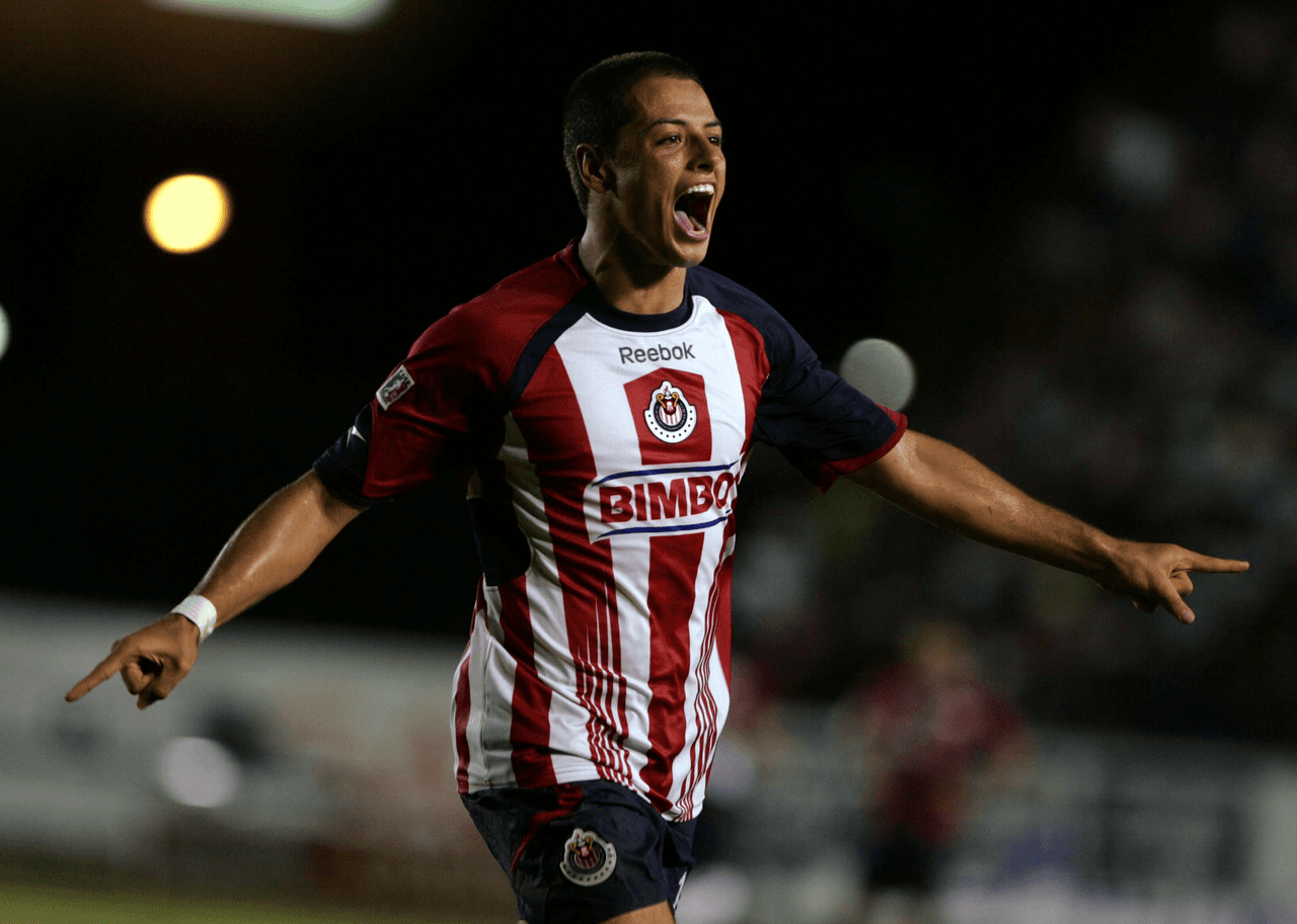 'Chicharito’ jugaba en México y marcó doblete aquella vez. Fue el jugador que marcó diferencia pues el resultado final concluyó 1-3 para los rojiblancos.