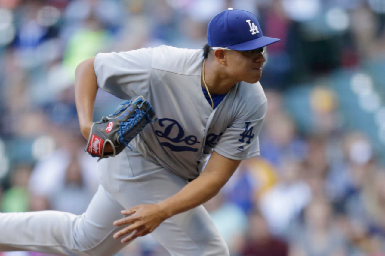 El mexicano Julio Urías logró su primer triunfo en GL