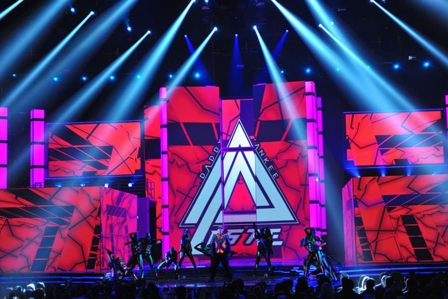 Daddy Yankee
<br>Año: 2012
<br>Con un despliegue de luces y pantallas, Yanke interpretó su hit 'Lovumba'.