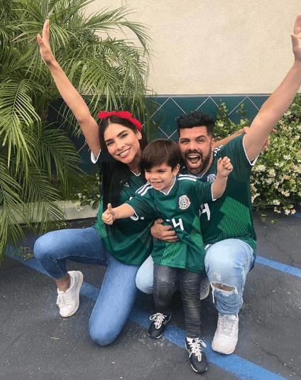 Otra de las familias que se ha sumado a la fiesta futbolera es la que forman Alejandra Espinoza, su esposo Aníbal Marrero y su hijo Matteo.