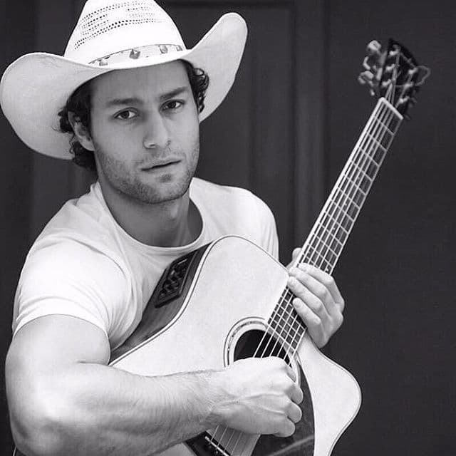 Este joven actor ha conquistado al público y estamos seguros que lo veremos más y más en las pantallas.