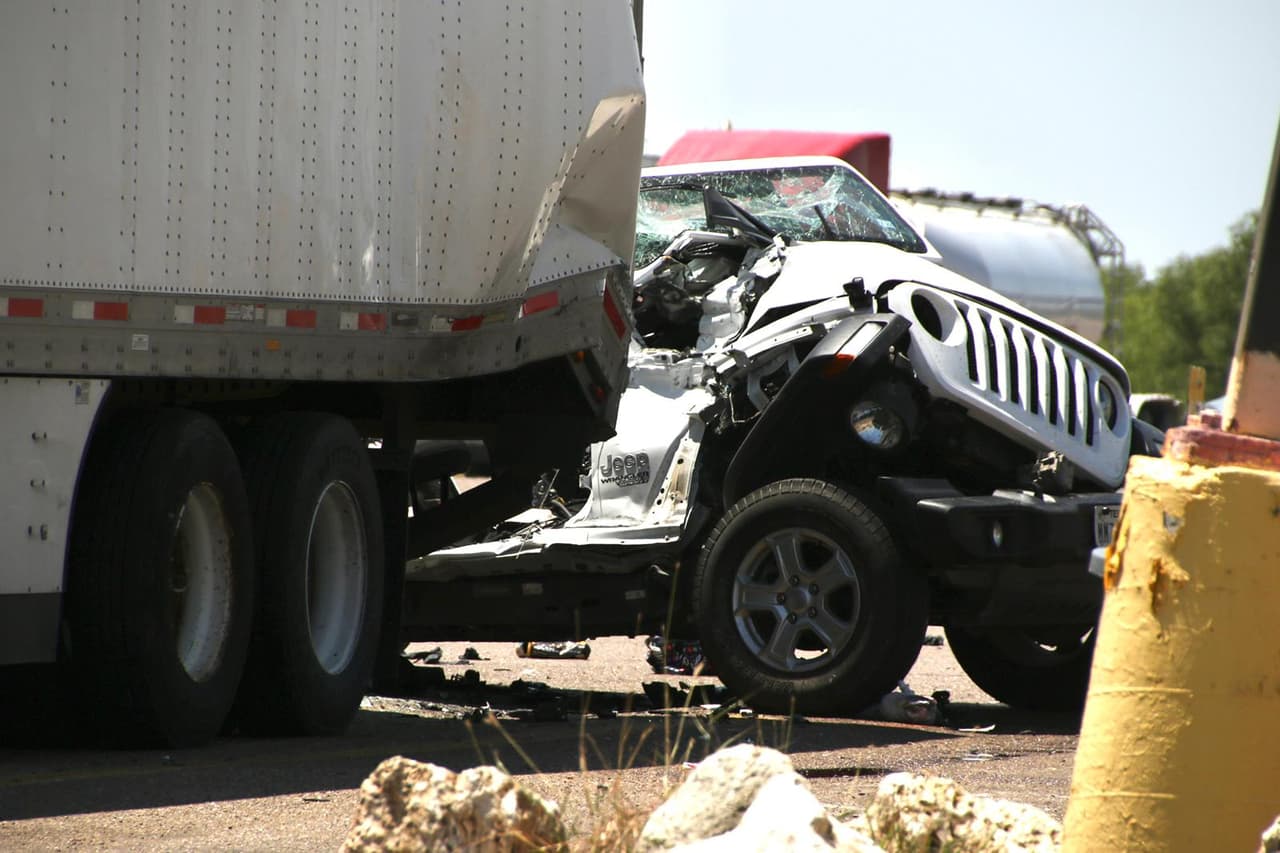 <a href="https://www.univision.com/local/san-antonio-kwex/cuatro-inmigrantes-mueren-encinal">Cuatro inmigrantes murieron y otros tres resultaron heridos</a> en lo que un funcionario del Departamento de Seguridad Pública de Texas (DPS) llamó “otro evento mortal de tráfico humano".