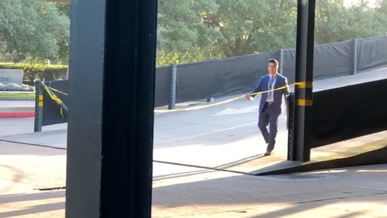 El jefe de intendencia encontró el cuerpo de un hombre en su recorrido en la segunda planta del estacionamiento del Museo de Niños de Houston.