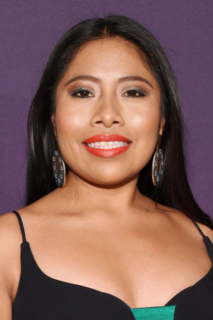 En la fiesta de The Hollywood Reporter para los nominados a los Óscar de 2019, usó unos aretes de la diseñadora mexicana Gaby Vilchiz y de su Colección Alebrije.
<br>
