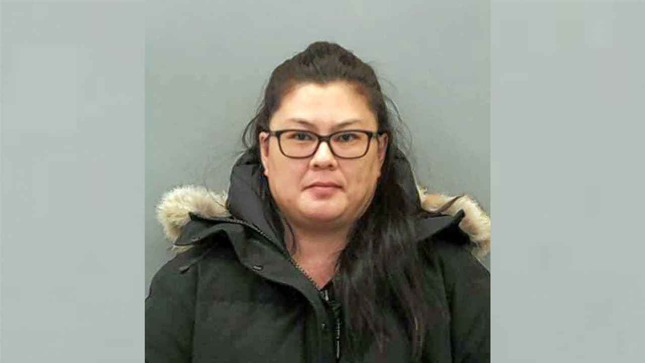 Maestra Lai Ying Escobedo enfrenta cargos por presunta agresión a niños en escuela de Des Plaines