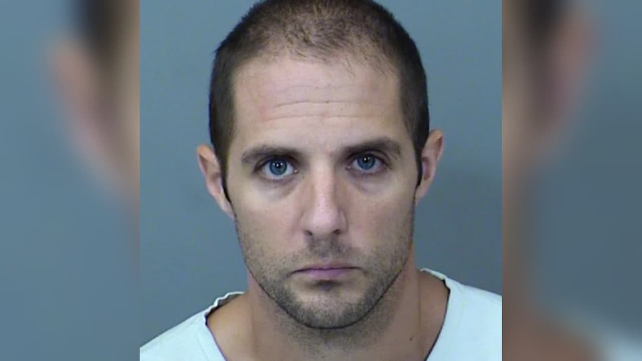 Grabó a mujeres en secreto en un bar de Old Town Scottsdale, pero en su teléfono descubren otros delitos