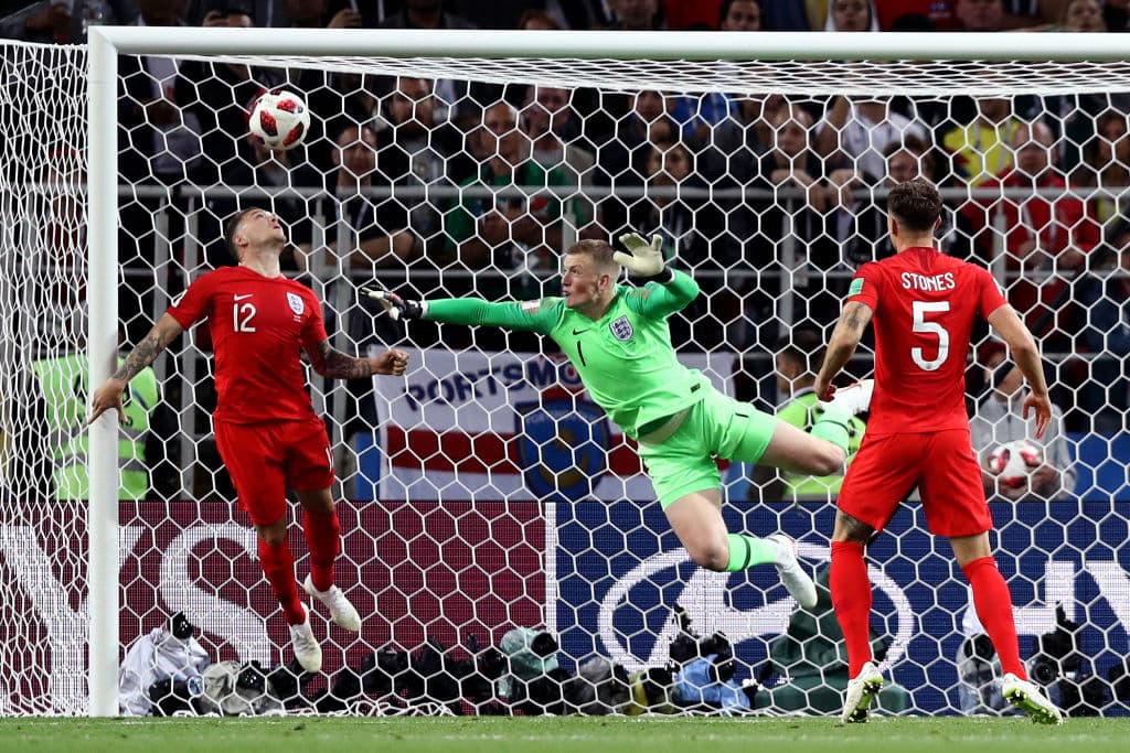 El balón martilló en el piso fue imposible detener el rumbo que marcaba hacia el arco, al fondo de la red.