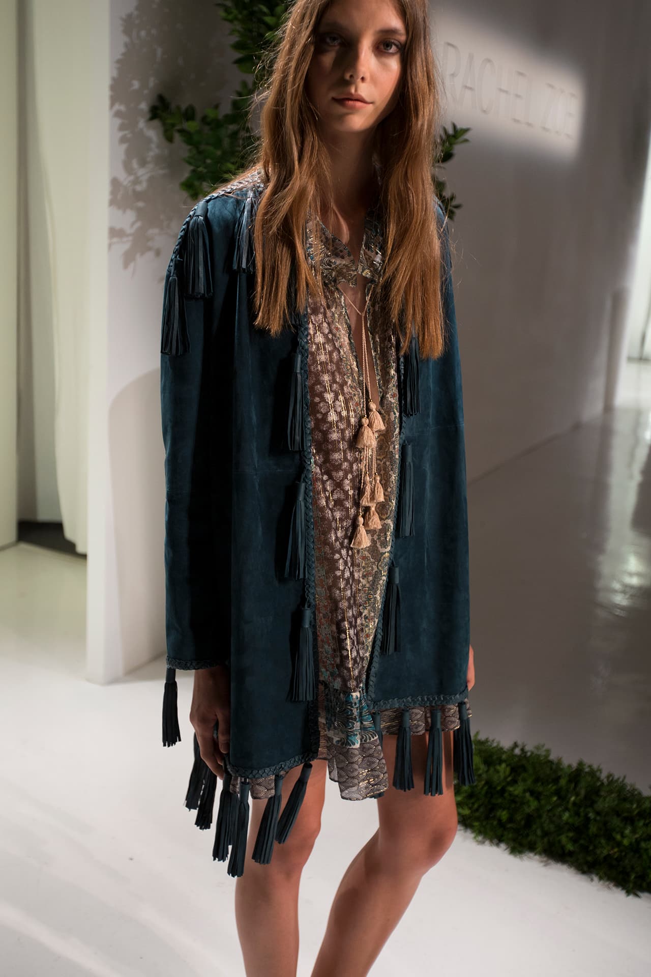 tomando como referencia ese estilo salvaje de la década de los 60, la diseñadora se enfocó en crear atuendos femeninos. Diseños Rachel Zoe. NYFW, Spring/Summer 2016 - 09/13/2015