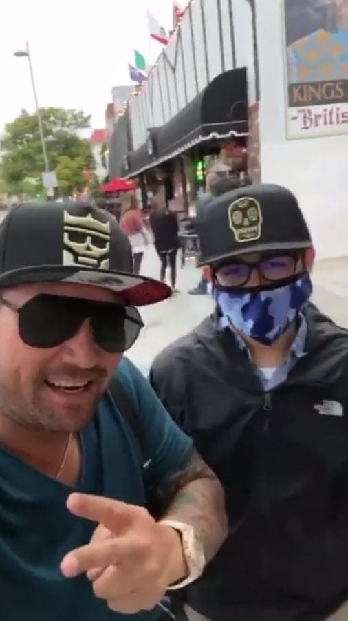 "Mi hija acaba de cumplir 18 la semana pasada, mi hijo cumplió 14 hace dos semanas, uno de 8 y uno de 4 […] 
<b>Mis hijos están muy separados a mi negocio</b> […] Con mis hijos no hago eso".
<br>