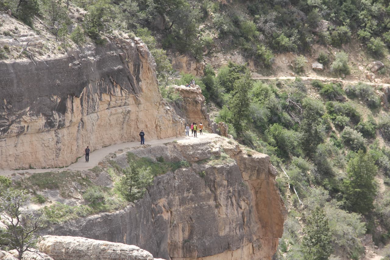 Es uno de los senderos más populares pero también más duros por lo empinado del terreno.