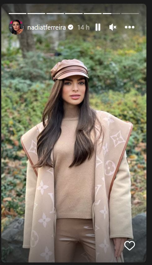 En Instagram colgó unas fotografías en donde dejó ver el 'outfit' con el que paseó por la ciudad: "Lunes en Nueva York", escribió. 
<br>