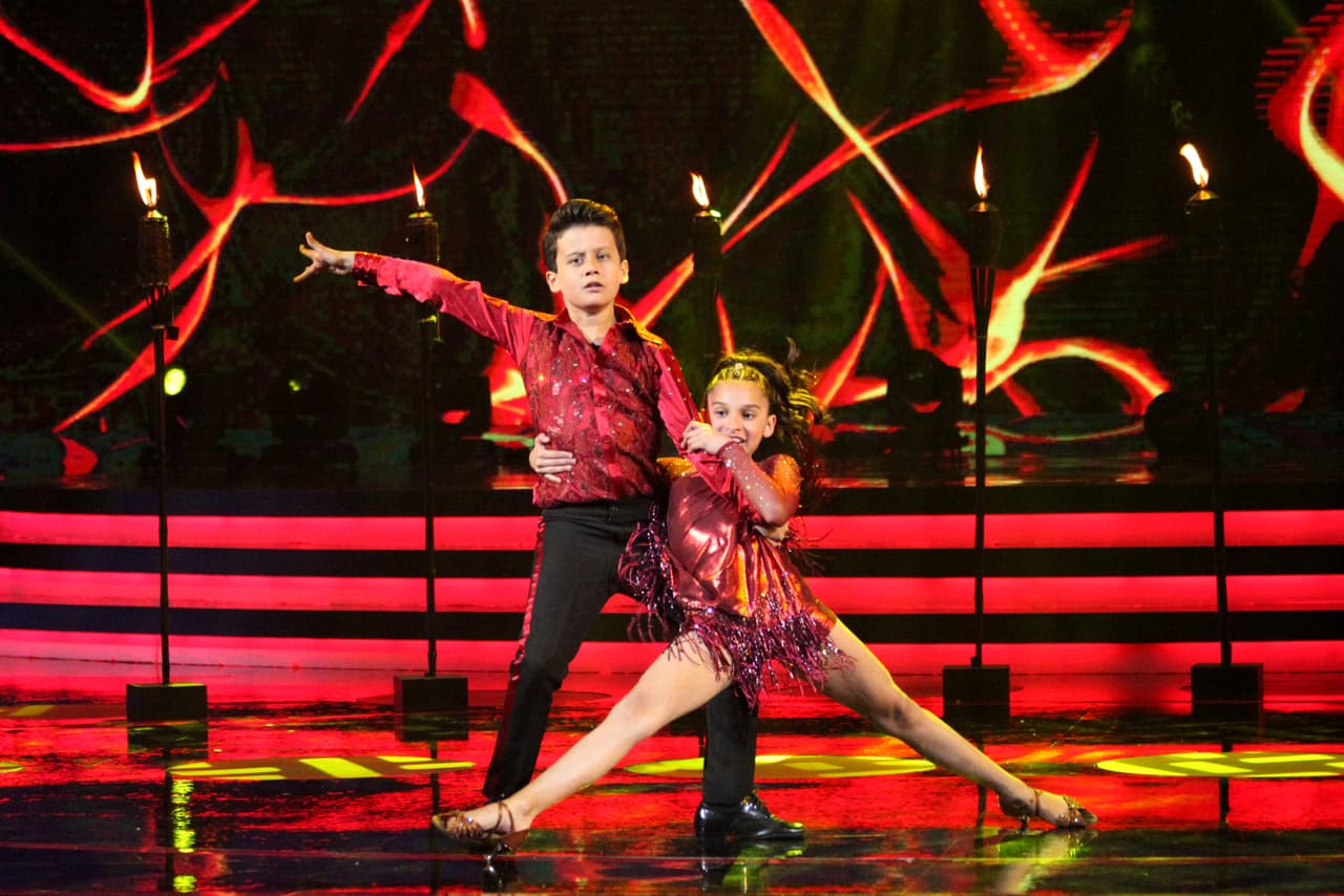 Esa misma noche, Yamil y Sara marcaron un antes y un después como bailarines del escuadrón de 'Giovani y los Sacachispas'.