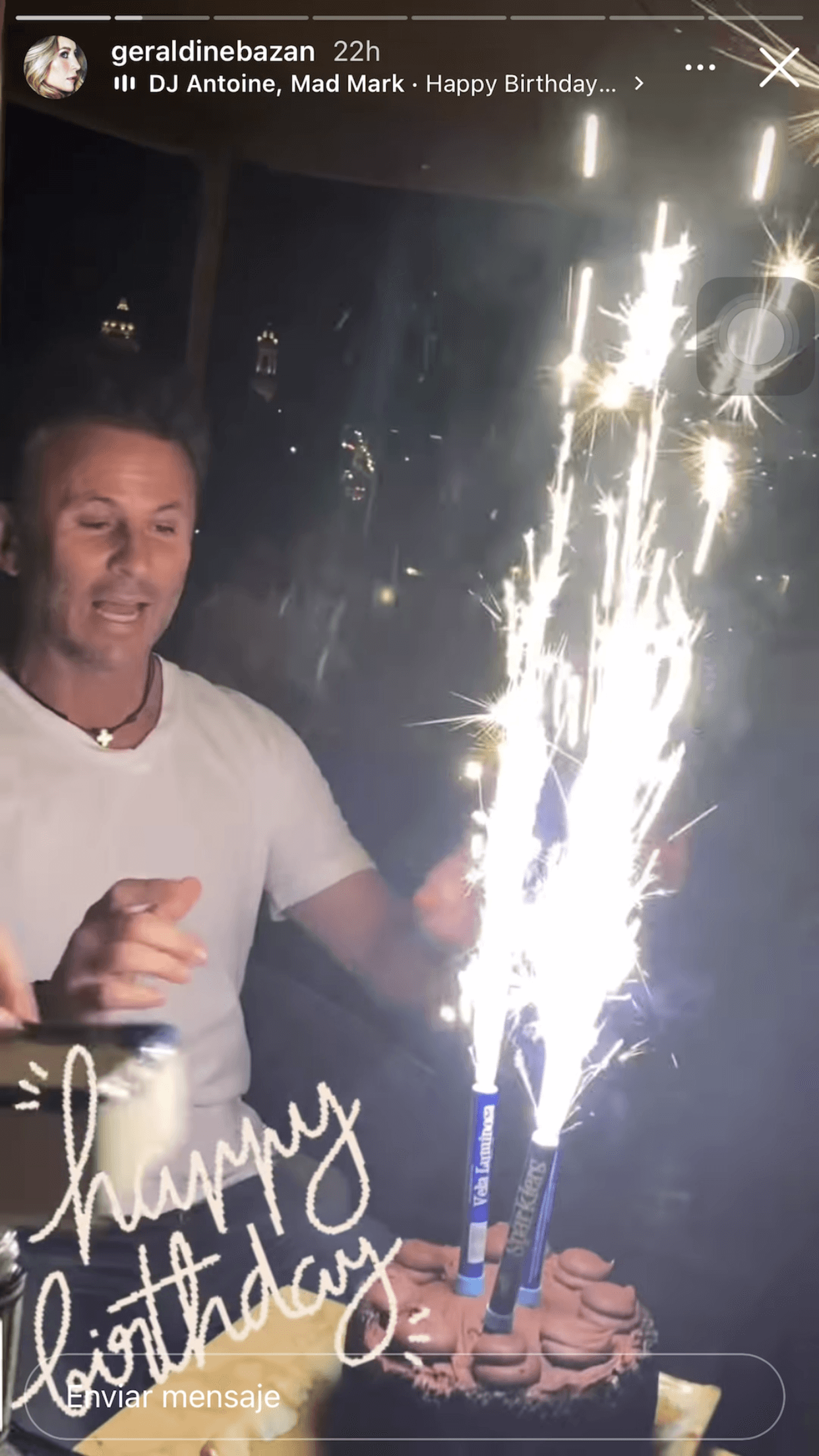 De hecho, el pasado fin de semana ella lo consintió con un pastel, pues fue su cumpleaños. 
<br>