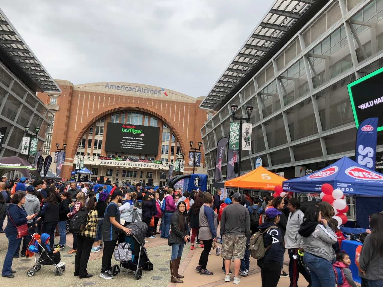 Cientos de personas asistieron al undécimo Festival anual de los Mavs.