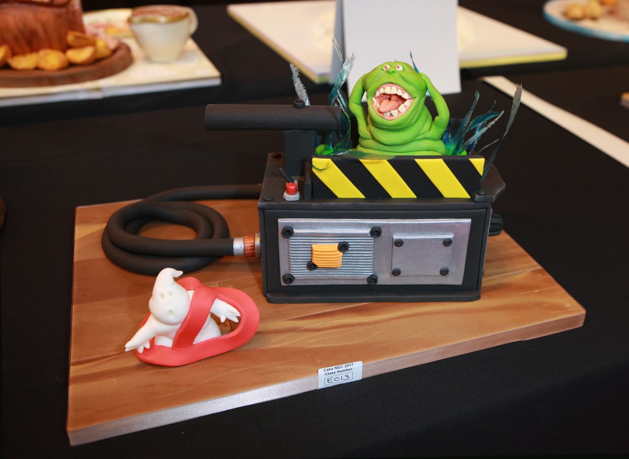 La competencia de pasteles mundial, Cake International, exhibió pasteles que llevan la decoración culinaria a lugares inesperados, con repostería en forma de personajes de películas, pájaros, perros y hasta un bebé. El show se llevará a cabo del 17 al 19 de marzo en Birmingham, Inglaterra.