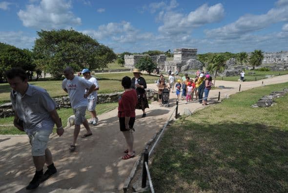 Además del vestigio hallado en El Tortuguero, donde los lugareños han improvisado un museo con restos de cerámica y hacen recorridos guiados por la zona, este año se dio a conocer otra inscripción maya en Guatemala que también contiene la fecha del 21 de diciembre de 2012, según explicó a Efe el epigrafista Erik Velásquez.