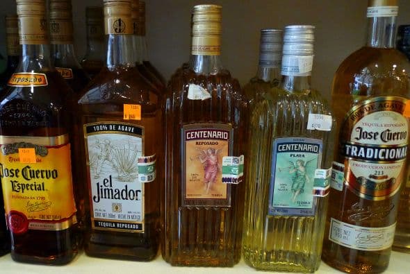 La Cámara Nacional de la Industria Tequilera fue establecida en 1959 y en la actualidad tiene 68 miembros. El organismo indicó que da trabajo a más de 30 mil familias de las cuales el 80% son agricultores y campesinos.