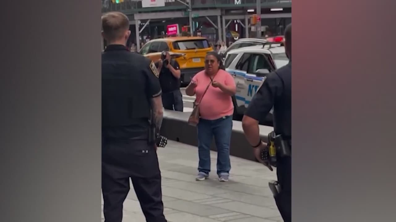 Identifican a la víctima mortal y a la sospechosa del doble apuñalamiento en Times Square