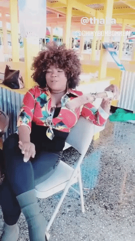 Ahora es Chikybombom, quien es amiga de Thalía, la que le recordó la graciosa leyenda de sus costillas. "Señores, los venezolanos me tienen rebosada por donde quiera. Cuando no es la arepa, es la cachapa y cuando no, la costilla de Thalía", dice en un video que compartió en Instagram.