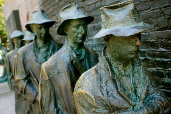 El acto causó una depresión en Estados Unidos, resultó en 30 mil empleos perdidos en la industria de la navegación y una prueba de que las sanciones rara vez funcionan.