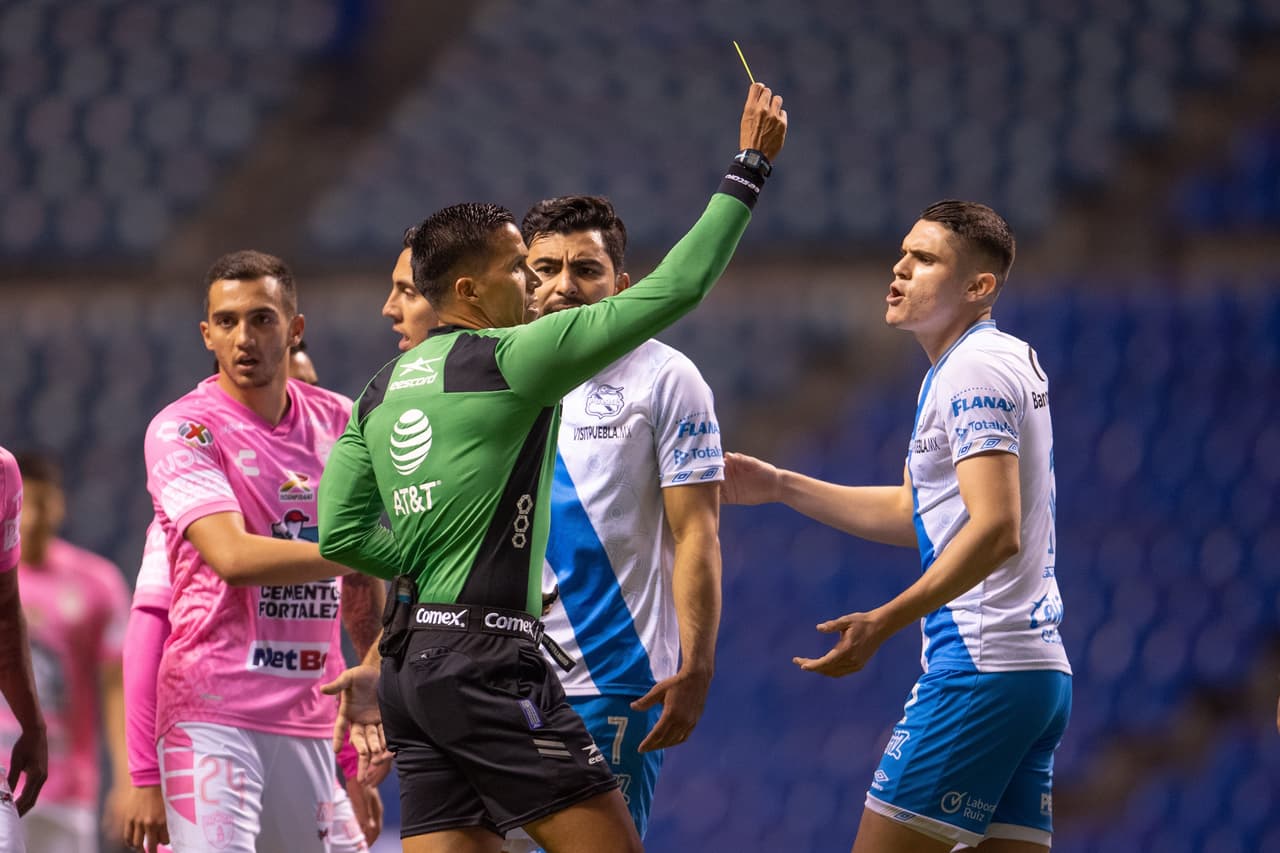 Pasada la media hora, el VAR volvía a ser el protagonista tras marcar una mano de Escoto, que en su momento pasó desapercibida, y Pachuca tenía la oportunidad de empatar.