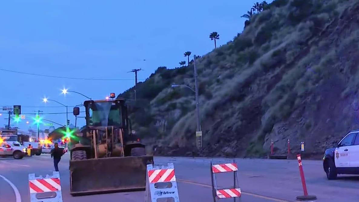 Cerrado un tramo de la Pacific Coast Highway en Malibú por deslizamiento de rocas