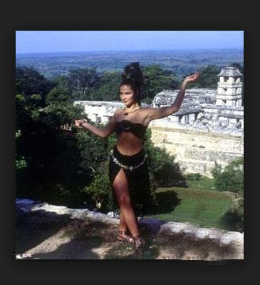 Cuando tenía 22 años se convirtió en la imagen del Canal de las Estrellas de Televisa y logró gran popularidad.