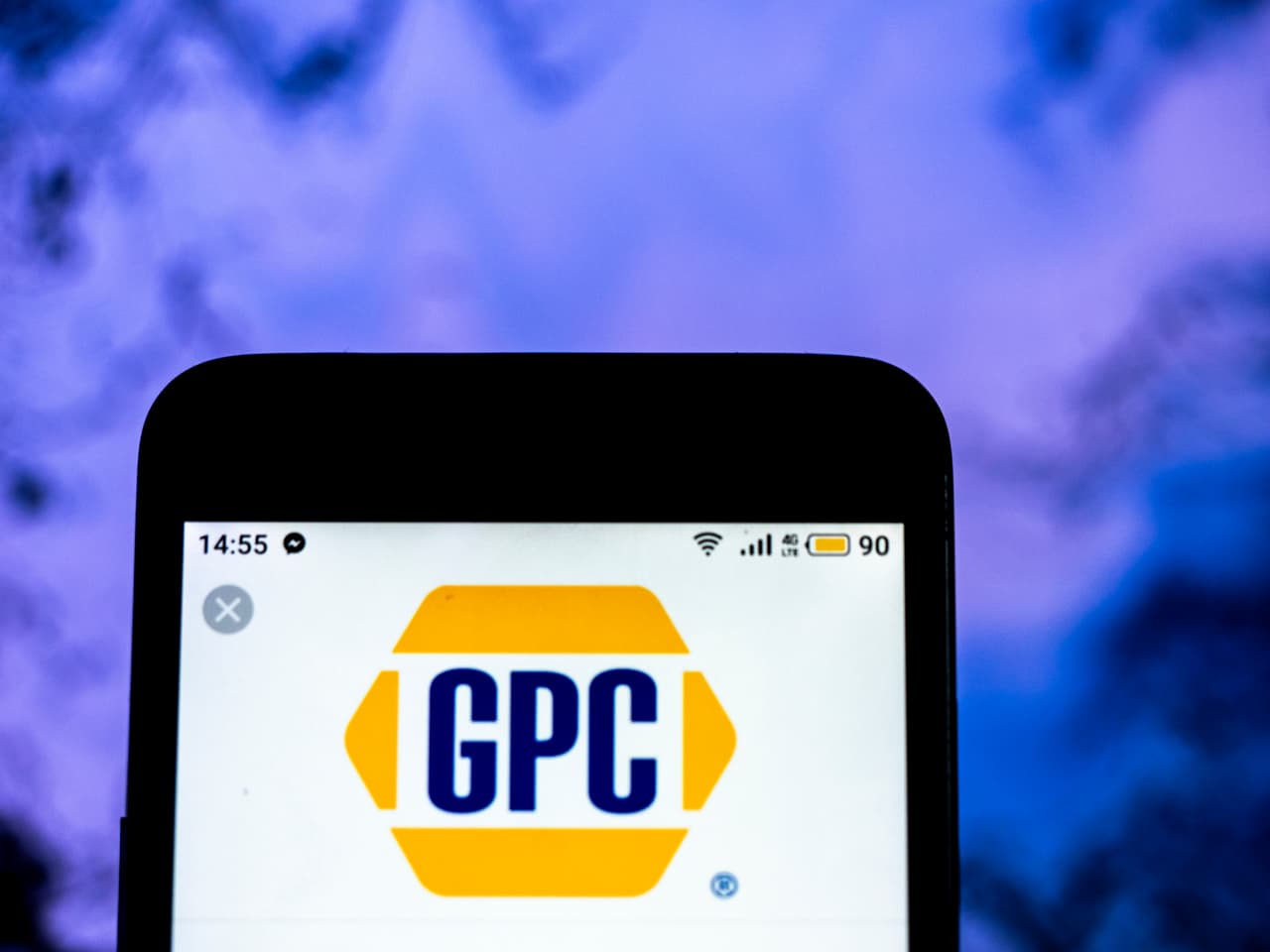 Genuine Parts Co. es conocida por su marca Napa para autopartes. También es propietaria de UAP en Canadá y AutoTodo en México. También adquirió recientemente Alliance Automotive Group por alrededor de 2,000 millones para convertirse en una de las compañías de distribución más grandes de Europa. El 19 de febrero de 2019 marcó el 63º año consecutivo de aumentos de ganancias para las piezas originales.