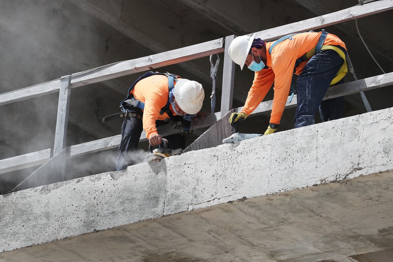 <b>FLORIDA |</b> El alza del salario mínimo en este estado será escalonada. Primero subirá a $8.65, desde $8.56, a partir del 1 de enero del 2021 y, luego, se elevará a $10 desde el 30 de septiembre.