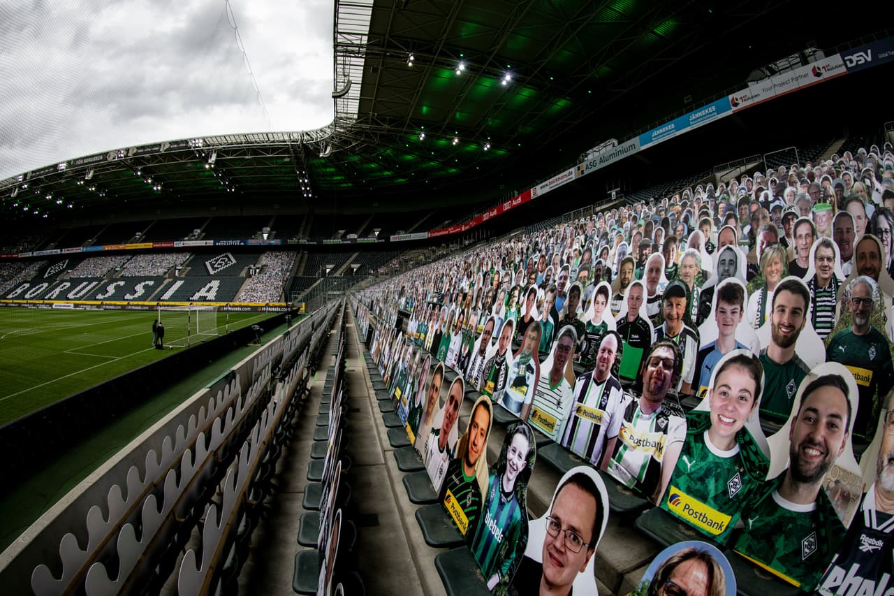 Así lució el Borussia Park en la Bundesliga. Los hinchas pueden enviar su foto y poco menos de 20 euros para ‘asistir’ al estadio. Lo recaudado se utilizará para apoyar a personas afectadas por el COVID-19.