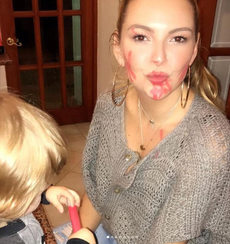 Recientemente la venezolana también compartió que su hijo hizo una 
<b><a href="https://www.univision.com/famosos/marjorie-de-sousa-hijo-matias-marlene-favela-hija-bella-fotos">tierna amistad con Bella Seely</a></b>, la hija de Marlene Favela, durante las grabaciones del melodrama.