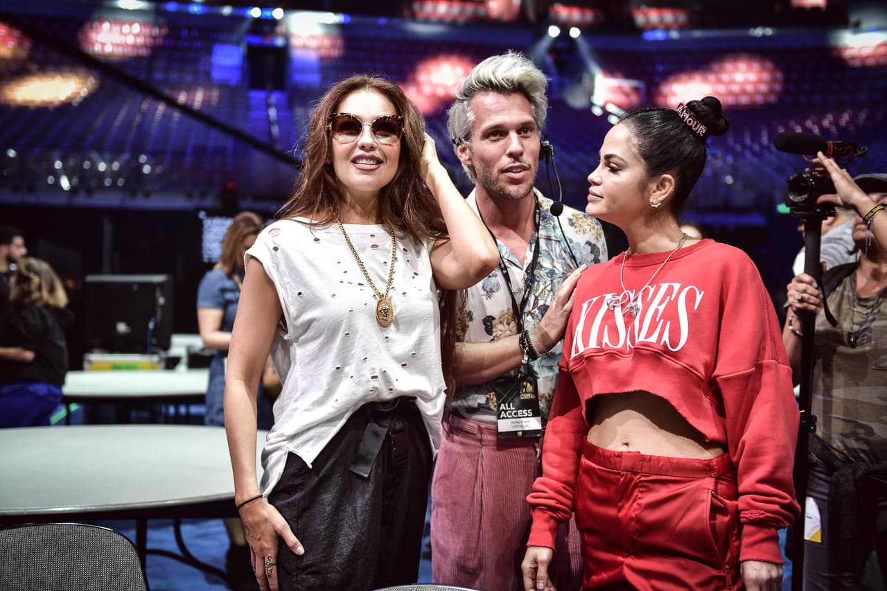 Y que espera que esta vez, en su paso por la alfombra de Premio Lo Nuestro 2019, 
<b>sorprender de nuevo con el look que ha preparado con su estilista para esa noche. </b>