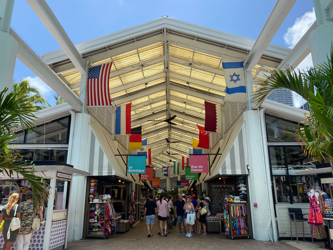 En el Bayside Marketplace hay tienditas con todo tipo de mercancías curiosas.