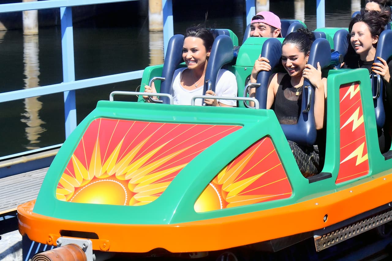 Photo © 2017 Mega/The Grosby Group EXCLUSIVE Los Angeles, CA September 11, 2017 Demi Lovato holds hands with a mystery woman while spending a happy day a Disneyland gets photobombed by Donald Duck. Demi and her new lady walked hand in hand all day Long as they enjoyed a day. they were seen riding the California screaming rollercoaster. Demi looked extremely happy.