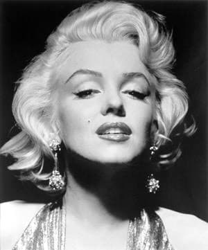 Marilyn Monroe es una verdadera leyenda y su muerte es el elemento más controvertido de su historia: ¿fue una sobredosis accidental de somníferos? ¿Se suicidó? ¿La mató la CIA para ocultar sus relaciones clandestinas con los hermanos Kennedy? Nadie lo sabe y es una tragedia que no se olvida desde 1962.