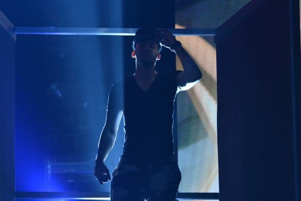 Así de relajado, pero súper guapo vimos al joven ídolo de la bachata.