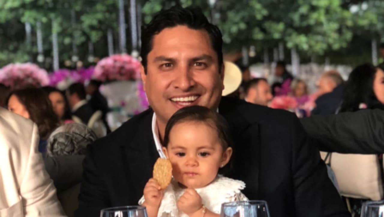 Su primogénita es 
<b>María Isabel</b> (foto), quien nació el 18 de abril de 2018. El propio cantante compartió la alegría de su llegada a través de un video publicado en 
<b><a href="https://www.instagram.com/p/Bhs7NZ2hVHi/" target="_blank">Instagram,</a></b> en la cuenta Los pasos de Julión. que maneja su equipo de producción.