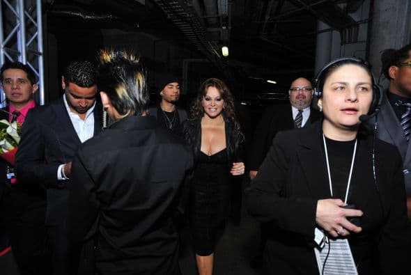 Este es uno de los más gratos recuerdos que tenemos de Jenni Rivera, a quien tampoco perdimos de vista en el backstage.