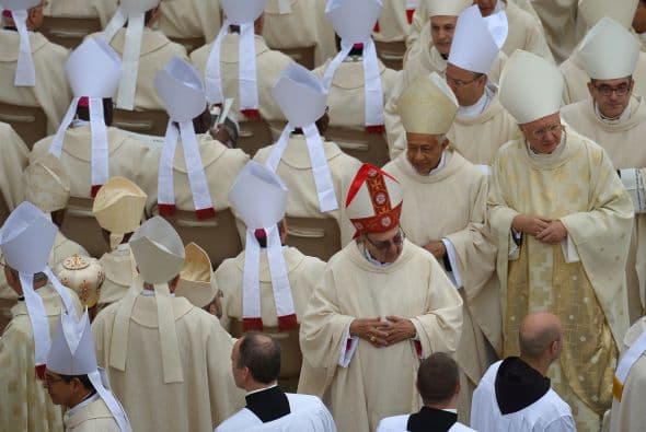 Más de 1,800 Obispos de los cinco continentes asistieron a la ceremonia de canonización presidida por el Papa Francisco.