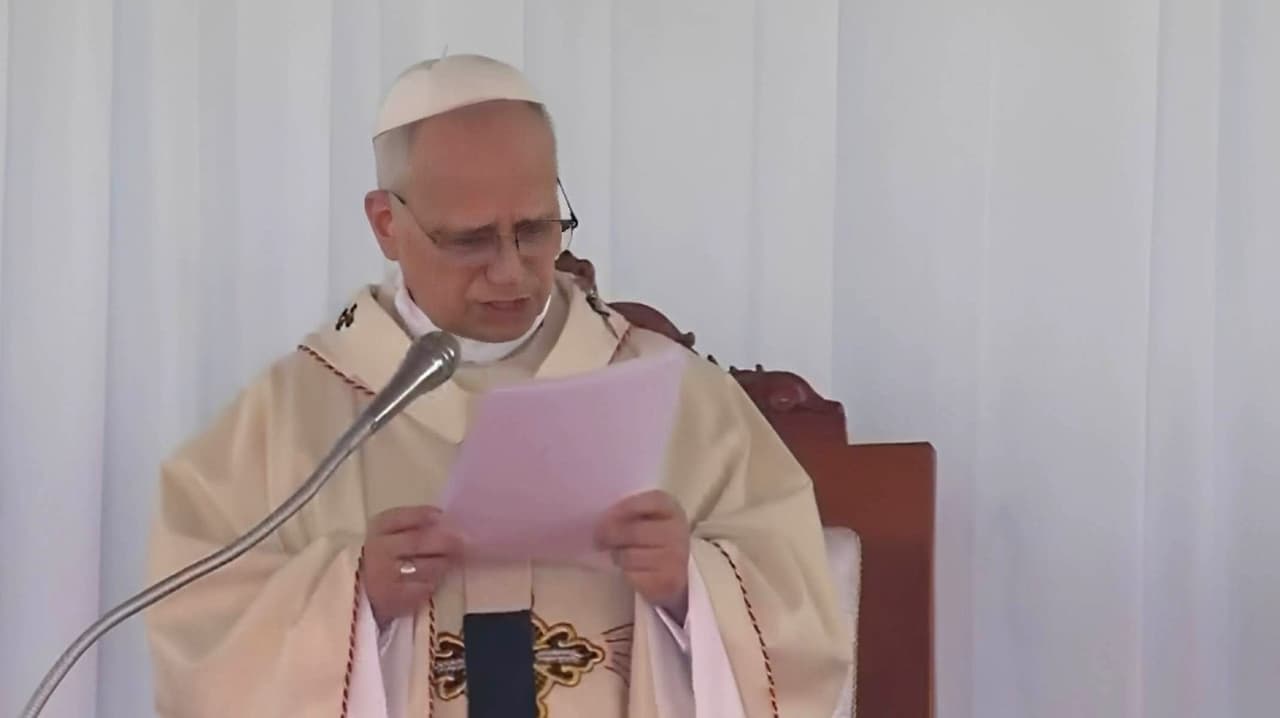 El Papa León XIV invita a los jóvenes a rechazar la corrupción, en Camerún, durante su gira africana