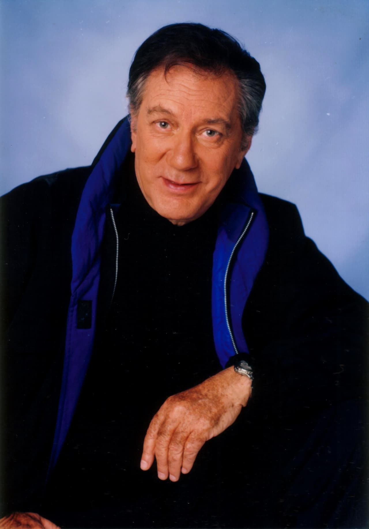 De acuerdo con los datos biográficos publicados en la base de datos 
<b><a href="https://www.imdb.com/name/nm0179516/" target="_blank">IMDB</a></b>, el actor y su familia se mudaron de Puebla a la Ciudad de México cuando él era niño y allí ingresó al seminario. 
<br>