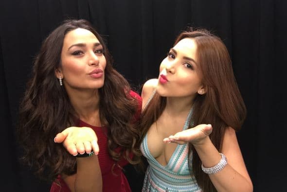 ¡Pero qué besotes se repartieron en esta novena temporada de Nuestra Belleza Latina! Algunos muy tiernos y muestras de gran cariño y otros tan intensos, que desbordaron tremenda pasión. ¿Quieren ver este exquisito repertorio?