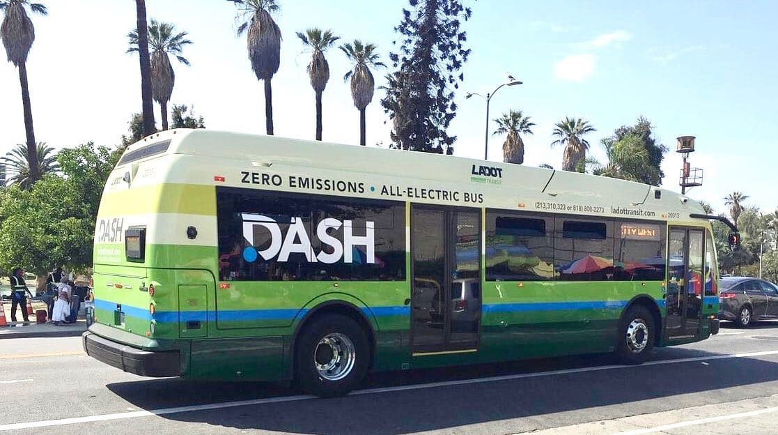 <b>Autobuses -DASH: </b>
<br>Esta línea de transporte público en os Ángeles anunció que sus pasajeros deben seguir usando el cubrebocas, dentro de sus unidades.
<br>