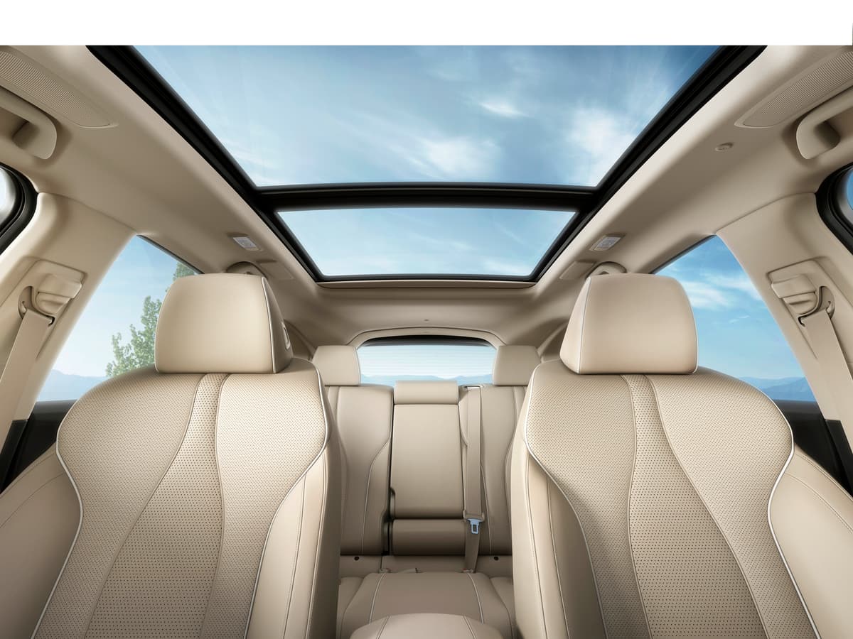 Ofrecerá techo panorámico en todas las versiones. Acura aún no ha dado las medidas oficiales, pero al parecer será uno de los más grandes en el segmento de SUV's de lujo.