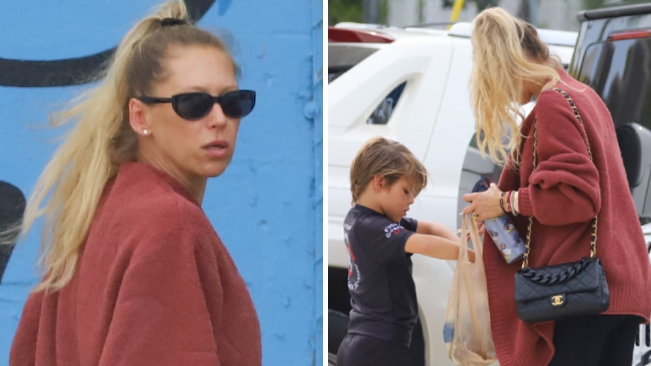 Así luce Anna Kournikova con su pancita de embarazo: la captaron junto a su hijo de 7 años