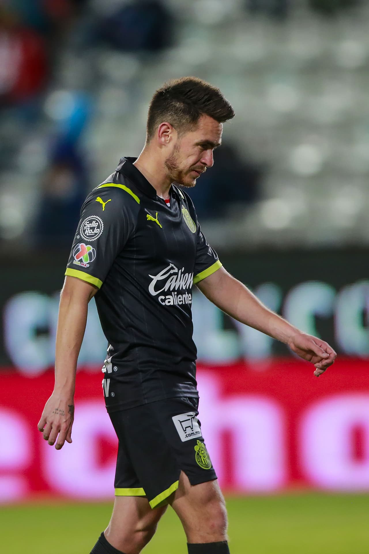 El Pachuca consiguió su segunda victoria del torneo tras vencer por 2-1 a las Chivas. Los Tuzos aprovecharon un grave error del 'Tiba' Sepúlveda y Raúl Gudiño para marcar el segundo tanto después de que Víctor Guzman hiciera el primero. Los rojiblancos reaccionaron con un gol de Ángel Zaldívar por la vía del penal, pero no fue suficiente.