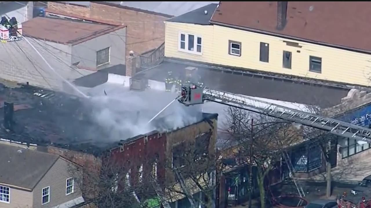 Dos personas heridas en un incendio al este de Chicago