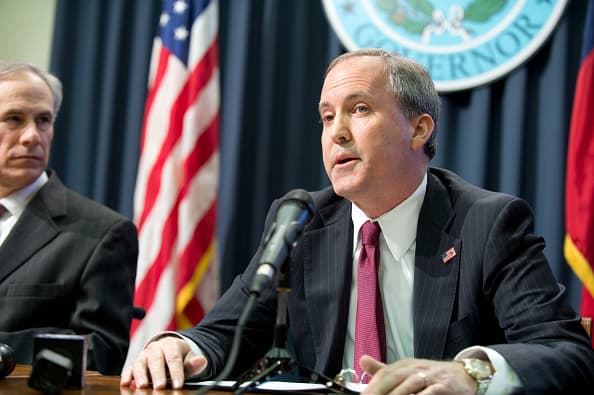 Por su parte, el Fiscal General de Texas, 
<b>Ken Paxton</b>, llamó a la calma aunque dejó claro su posición en cuento a los resultados de las elecciones presidenciales del pasado 3 de noviembre. 
<br>
<br>"Hoy estoy profundamente decepcionado por la certificación de las elecciones, pero no creo que la violencia sea la respuesta", dijo.