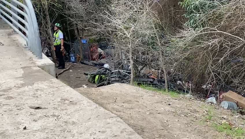 Sin determinar causa de incendio en campamento de indigentes en el noreste de Austin 