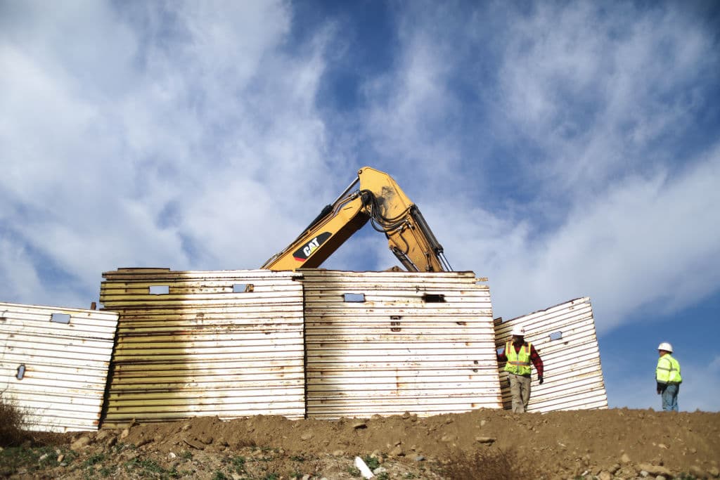 Corte Suprema da luz verde a Trump para que use $2,500 millones de fondos del Pentágono para el muro fronterizo